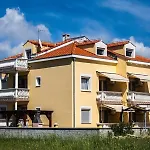 House Zaton Nin