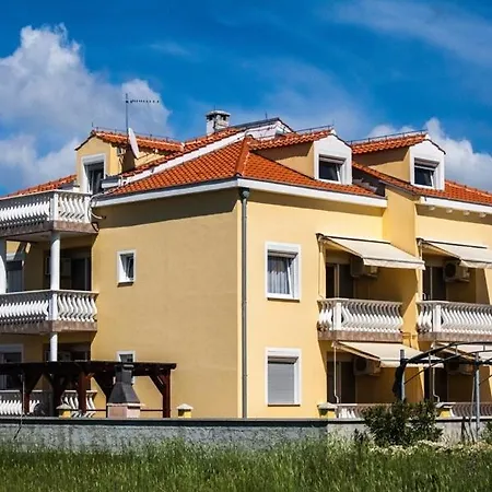 House Zaton Nin