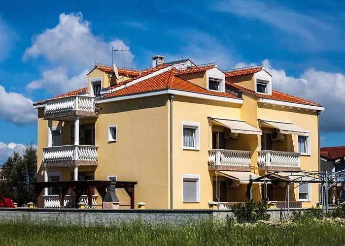 House Zaton Nin